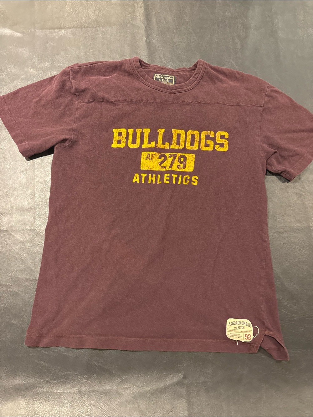 Vintage Abercrombie & Fitch Maroon T-Shirt with Yellow 'Bulldogs' Print